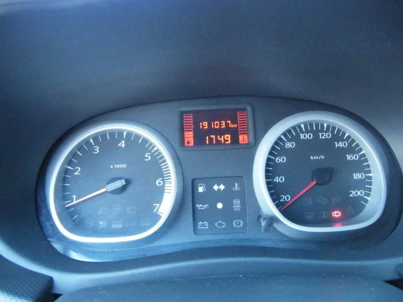 Dacia Duster 1.5dci, снимка 9 - Автомобили и джипове - 52903756