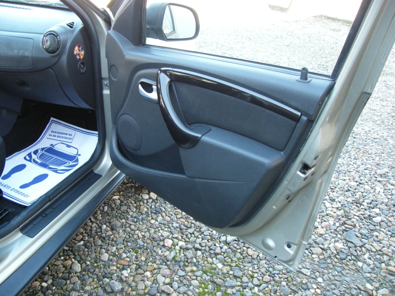 Dacia Duster 1.5dci, снимка 15 - Автомобили и джипове - 52903756