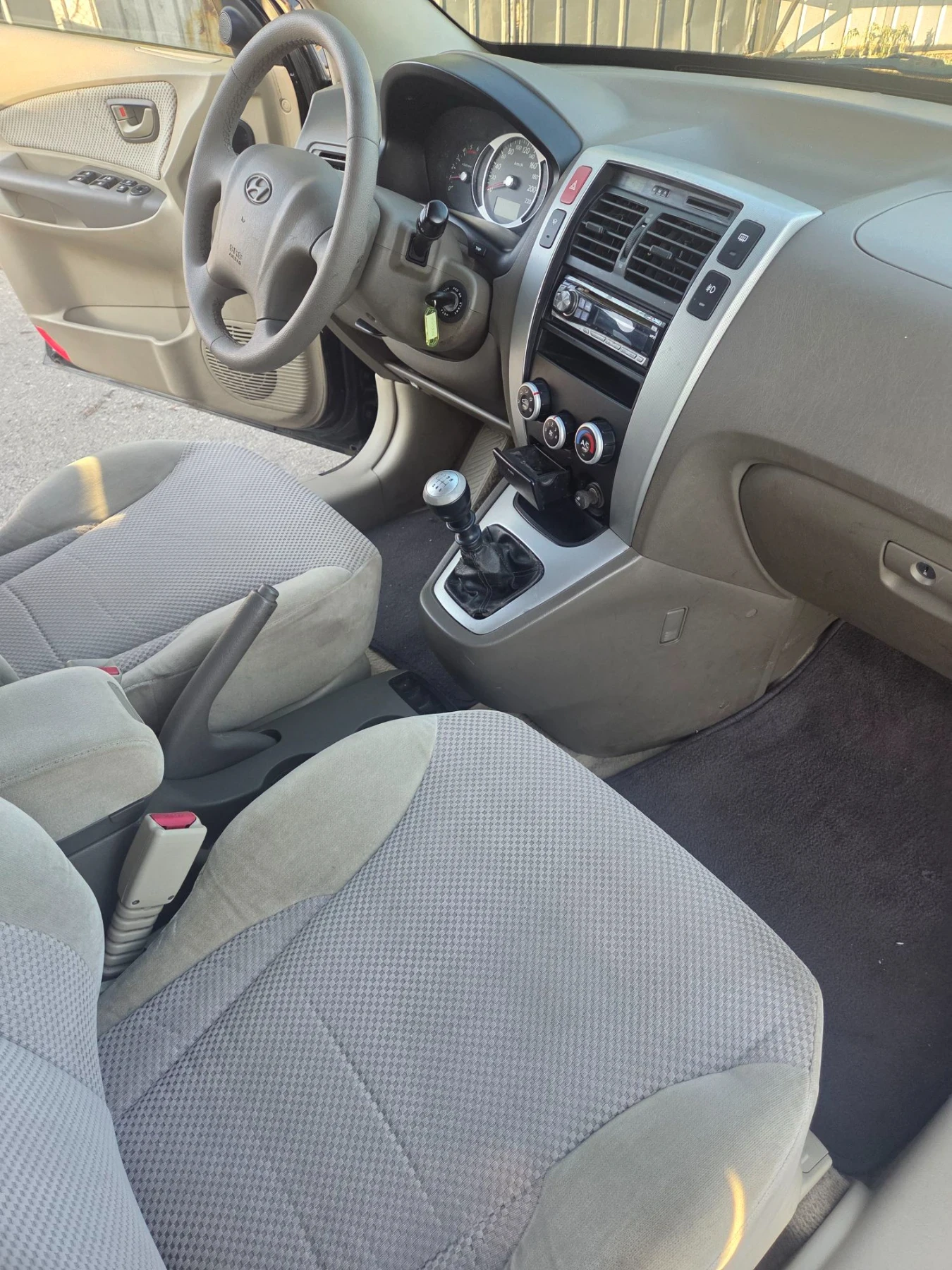Hyundai Tucson, снимка 15 - Автомобили и джипове - 55604003