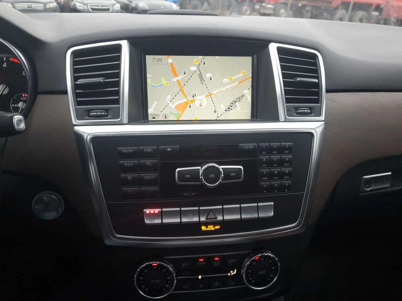 Mercedes-Benz ML 350 4MATIC * AMG PACK/ДЖАНТИ* ПАНОРАМА* КАМЕРА* , снимка 9 - Автомобили и джипове - 54076706