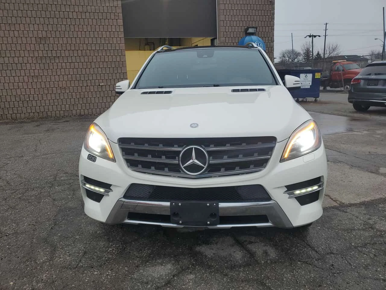 Mercedes-Benz ML 350 4MATIC * AMG PACK/ДЖАНТИ* ПАНОРАМА* КАМЕРА* , снимка 2 - Автомобили и джипове - 54076706