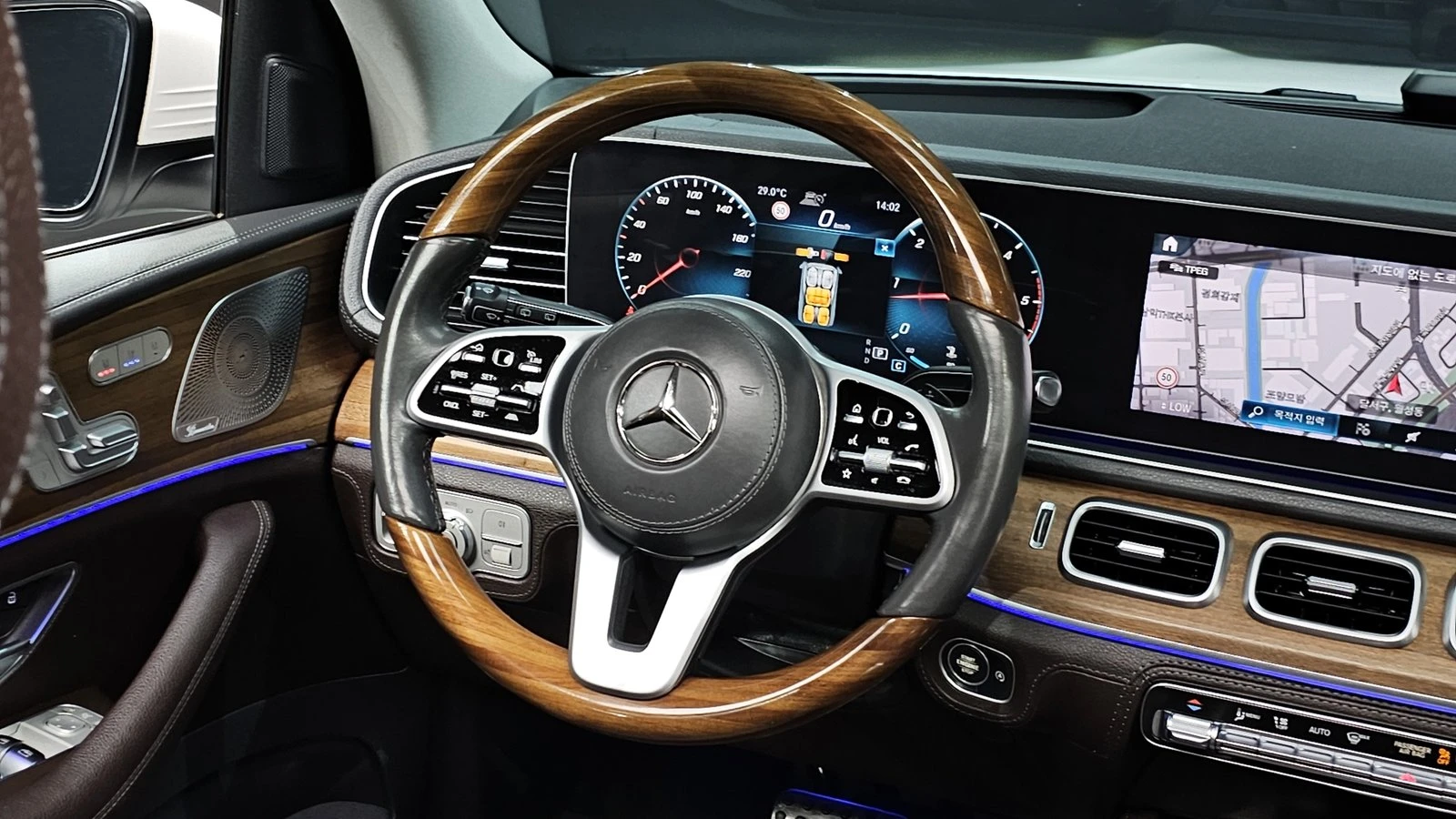 Mercedes-Benz GLS 400 ЛЮК* ОБДУХВАНЕ* HUD* 360* KEYLESS* КРАЙНА ЦЕНА, снимка 13 - Автомобили и джипове - 55336555