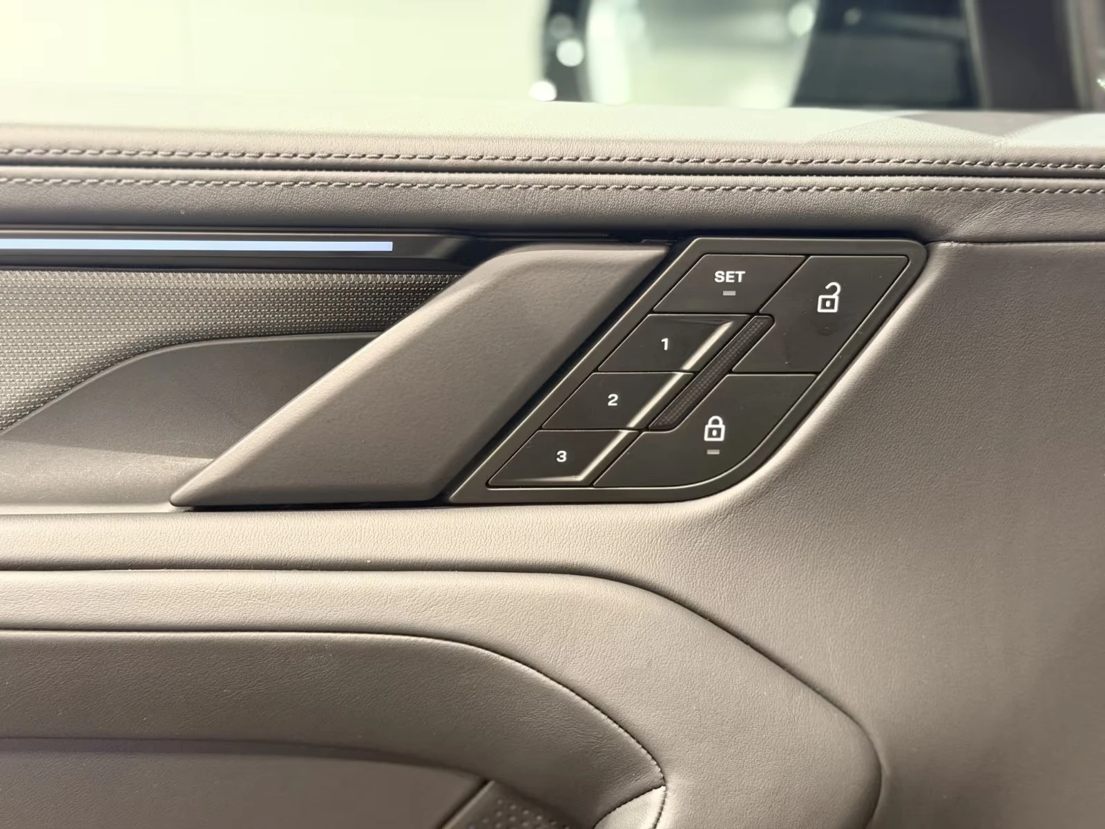 Porsche Cayenne Coupé Electric/HD Matrix/360/BOSE/PANO/Head U, снимка 8 - Автомобили и джипове - 55660748