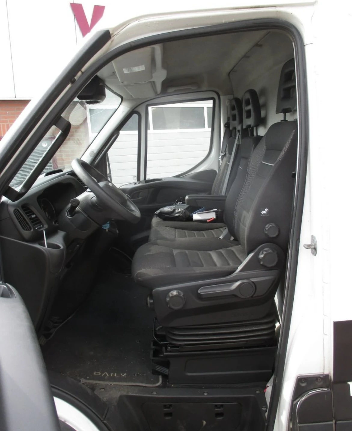 Iveco 35c18 3.0L* 5.20м XXXL* РАМПА+ ЛЕБЕДКА* КЛИМА* до3.5т N1 - изображение 8