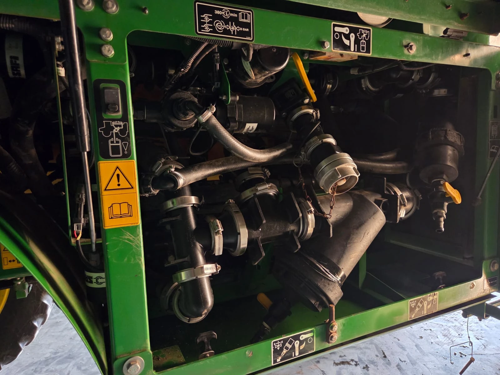 Самоходна пръскачка Друга марка John Deere R4040i лизинг с 20%, снимка 11 - Селскостопанска техника - 54164128