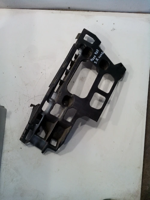 водач заден десен за Пежо 407 комби (броня)