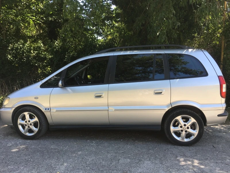 Opel Zafira, снимка 1 - Автомобили и джипове - 46646550