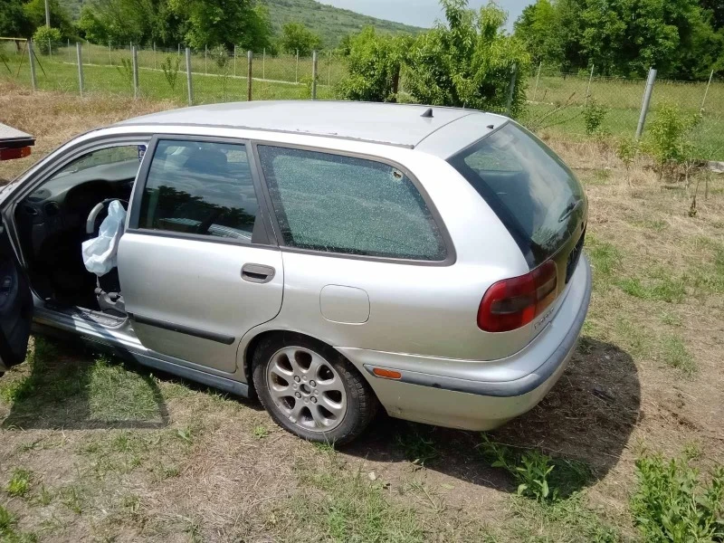 Volvo V40 1.9 TD, снимка 3 - Автомобили и джипове - 49429206