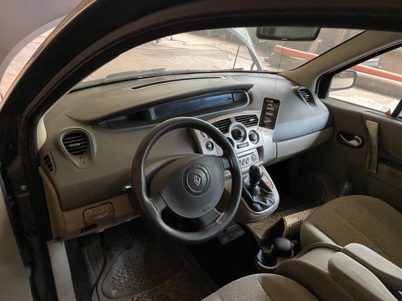 Renault Scenic 1.5dci, снимка 5 - Автомобили и джипове - 47592179