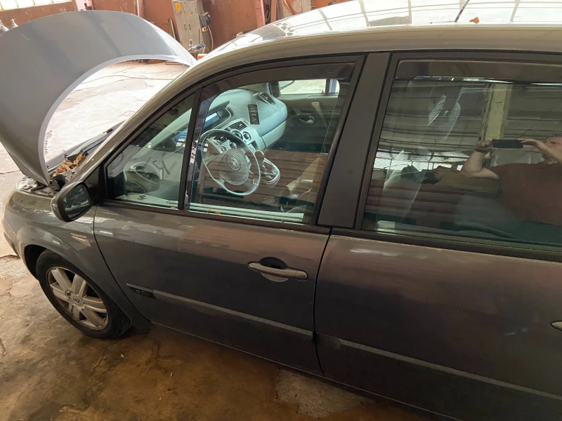 Renault Scenic 1.5dci, снимка 3 - Автомобили и джипове - 47592179