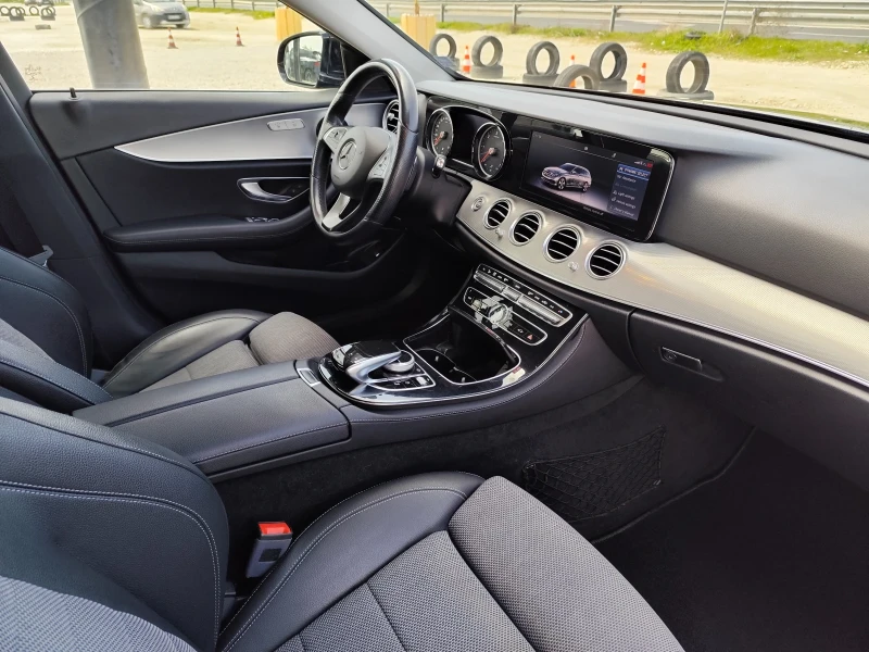 Mercedes-Benz E 220 Avangarde 4matik, снимка 5 - Автомобили и джипове - 50702895