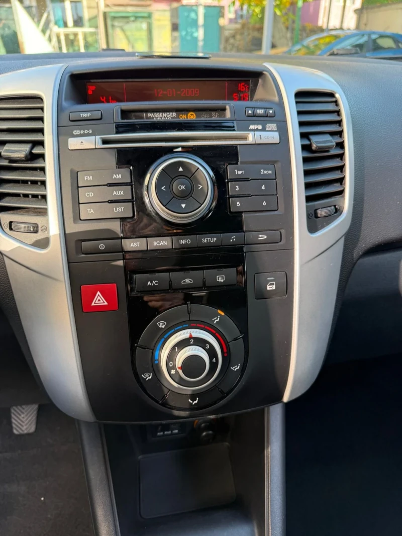 Kia Venga 1.4, снимка 10 - Автомобили и джипове - 51981776