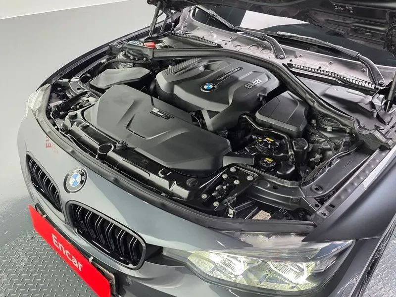 BMW 330 I M Sports Shadow, снимка 6 - Автомобили и джипове - 55803622