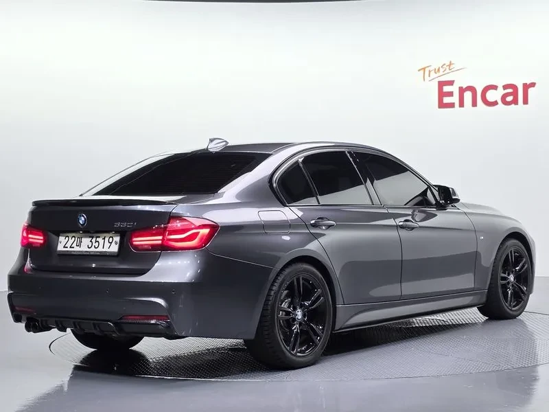 BMW 330 I M Sports Shadow, снимка 2 - Автомобили и джипове - 55803622