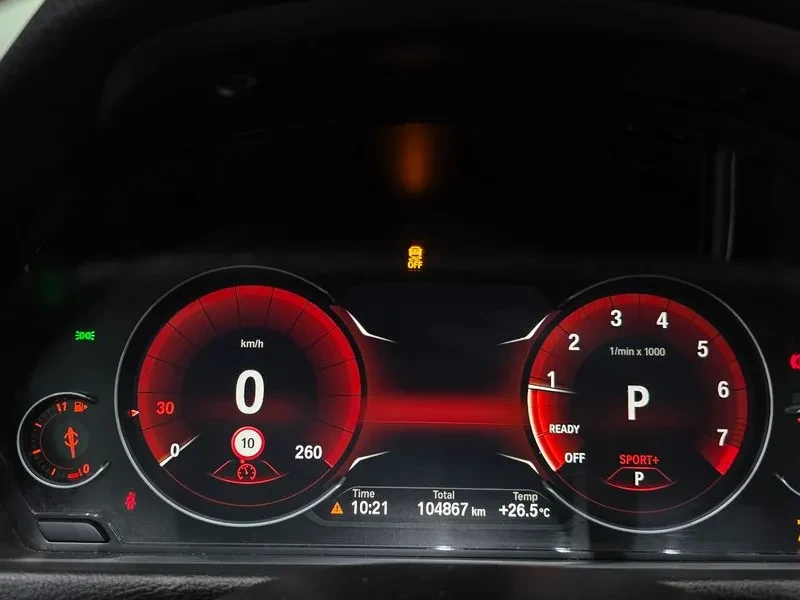 BMW 330 I M Sports Shadow, снимка 8 - Автомобили и джипове - 55803622