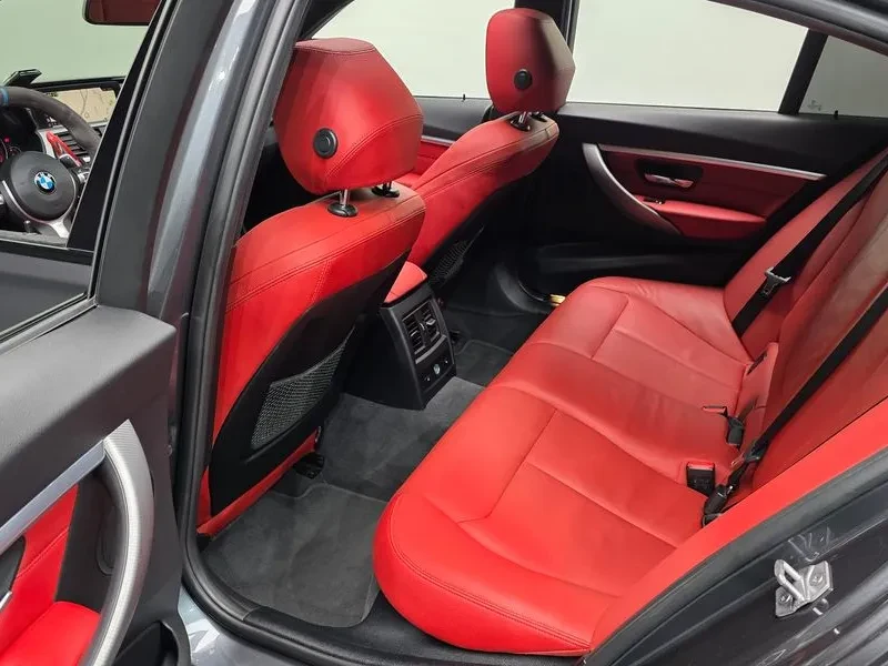 BMW 330 I M Sports Shadow, снимка 12 - Автомобили и джипове - 55803622