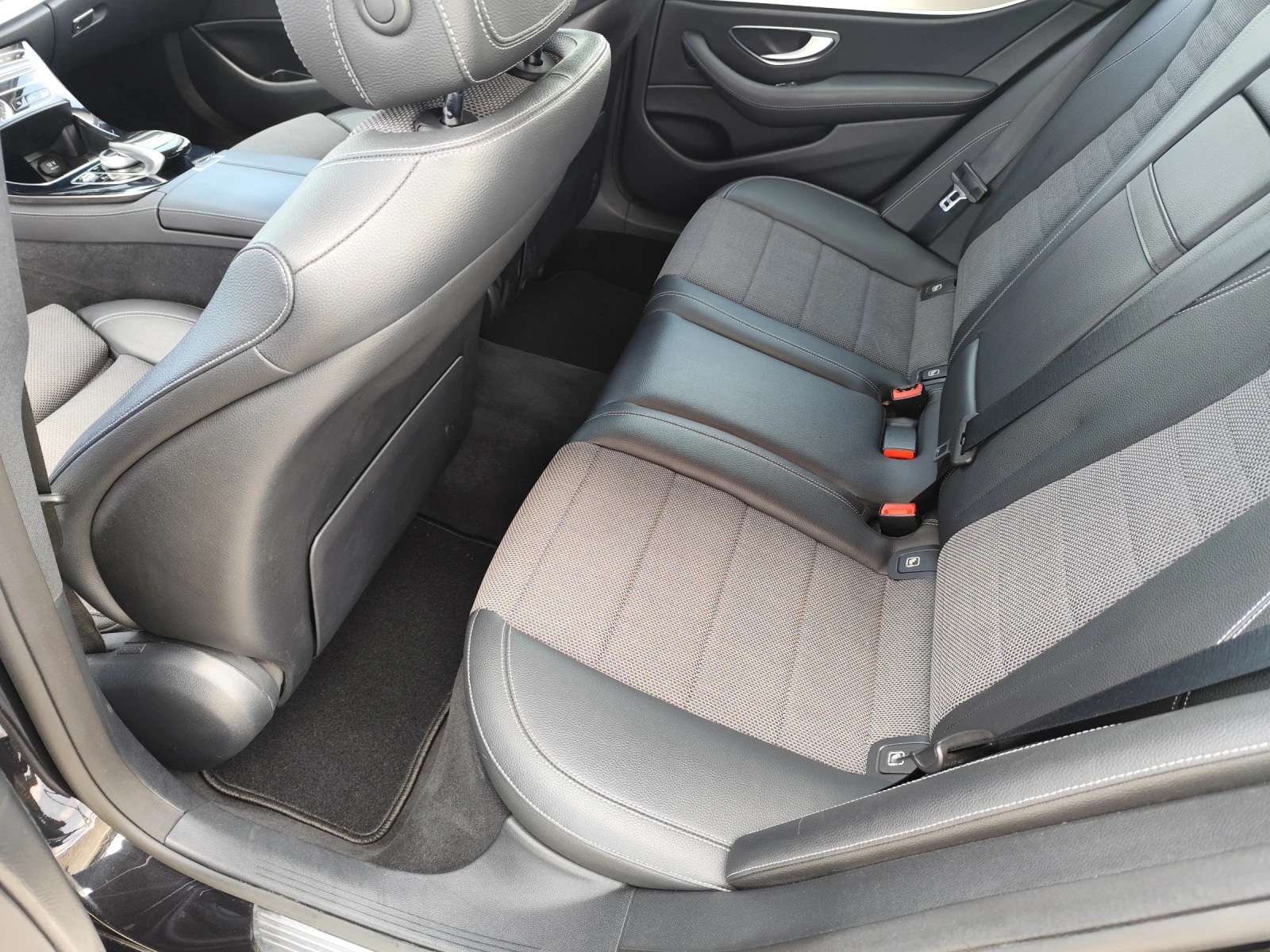 Mercedes-Benz E 220 Avangarde 4matik - изображение 8