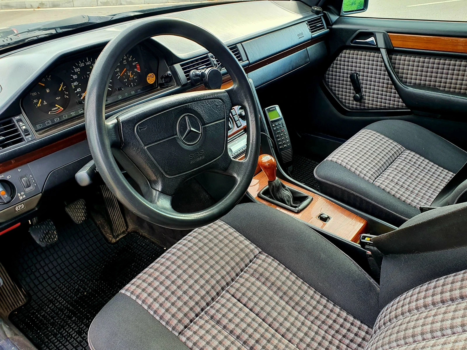 Mercedes-Benz E 220 W124 - изображение 6