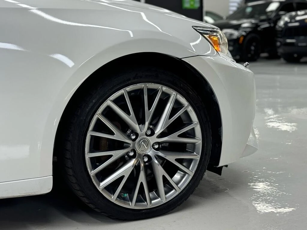 Lexus IS * AWD| BACKUP| COOLED SEATS| SUNROOF| CLEAN CARFAX - изображение 4