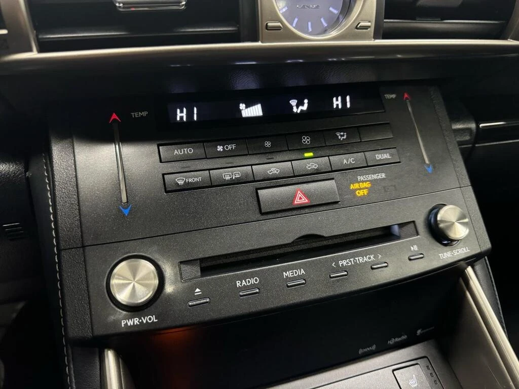 Lexus IS * AWD| BACKUP| COOLED SEATS| SUNROOF| CLEAN CARFAX | Mobile.bg � ����������� 17