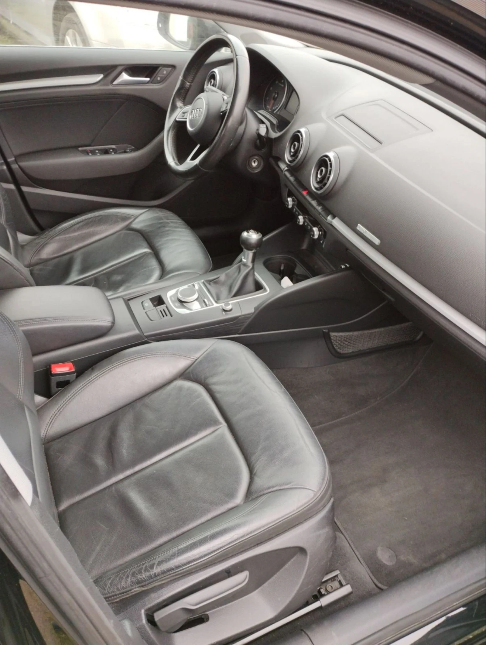 Audi A3 1.6 TDI EURO 6 , снимка 11 - Автомобили и джипове - 53894010
