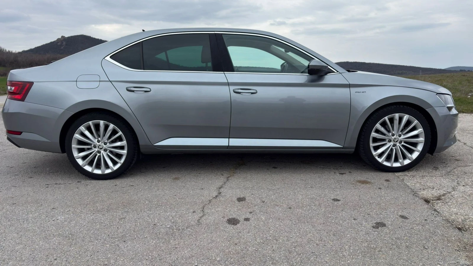 Skoda Superb 2.0 TDI, DSG, снимка 6 - Автомобили и джипове - 53926174