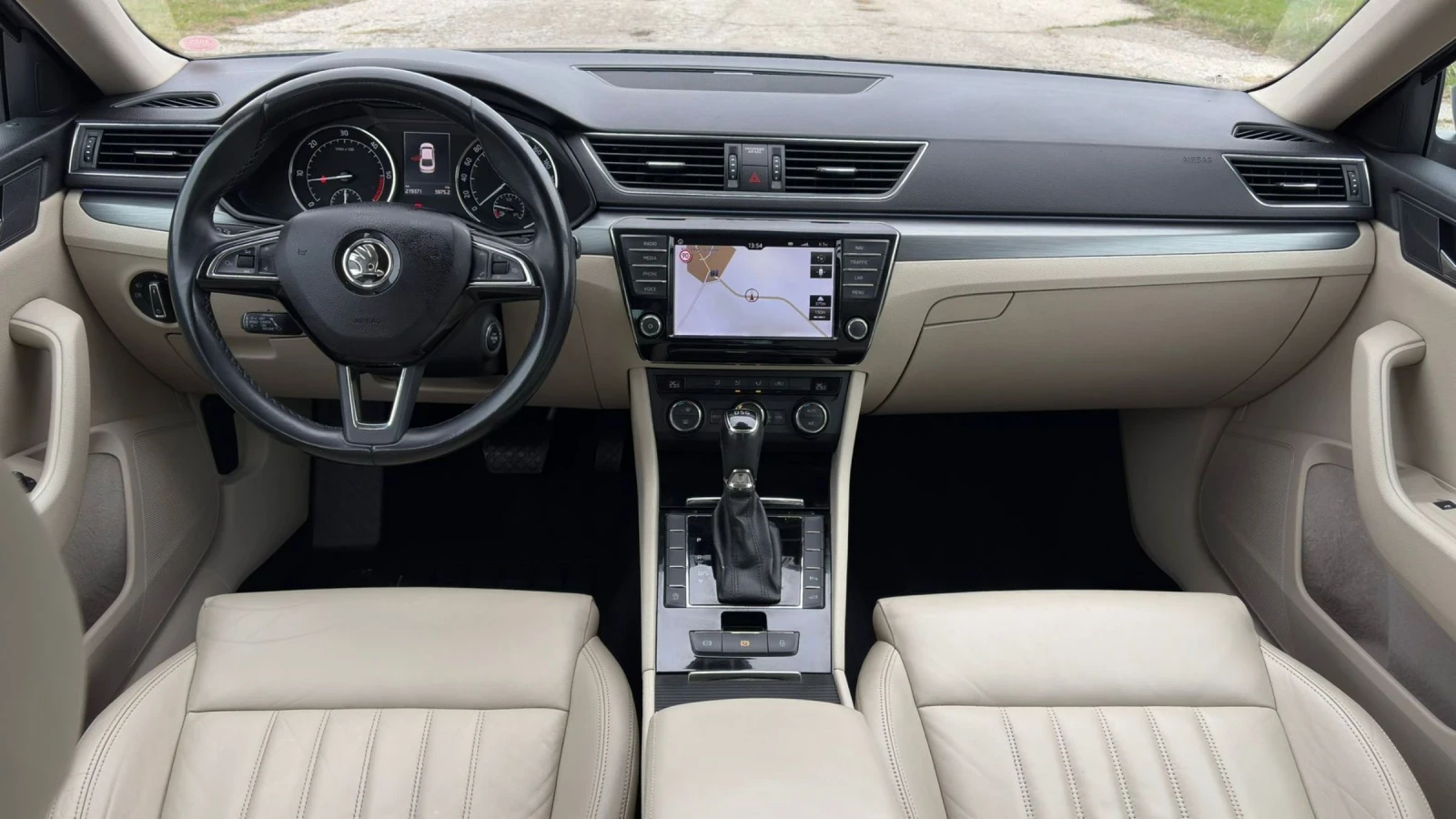 Skoda Superb 2.0 TDI, DSG, снимка 9 - Автомобили и джипове - 53926174