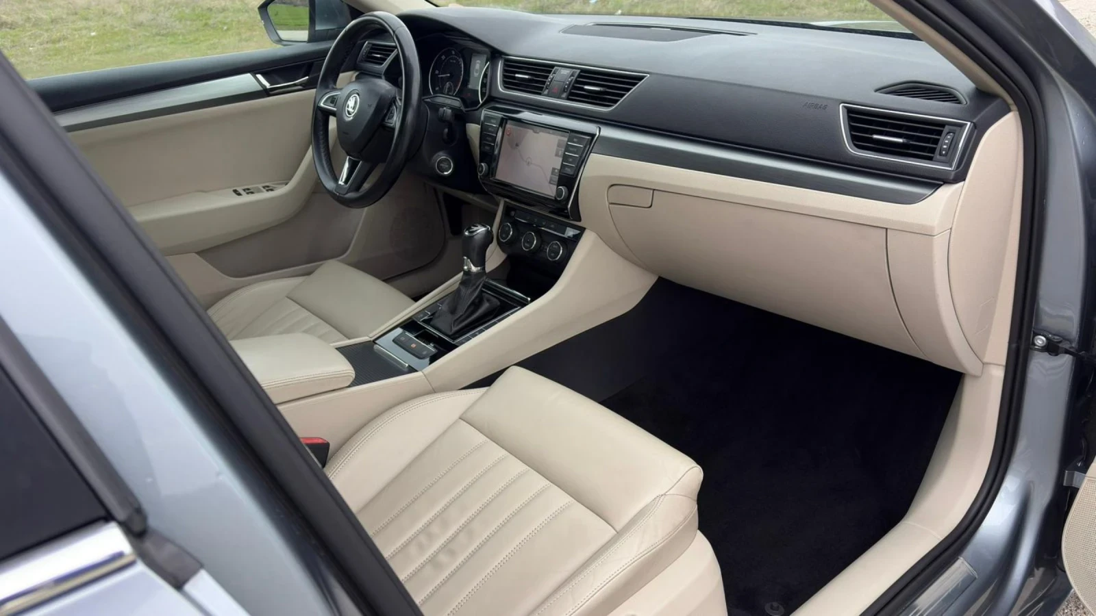 Skoda Superb 2.0 TDI, DSG, снимка 14 - Автомобили и джипове - 53926174