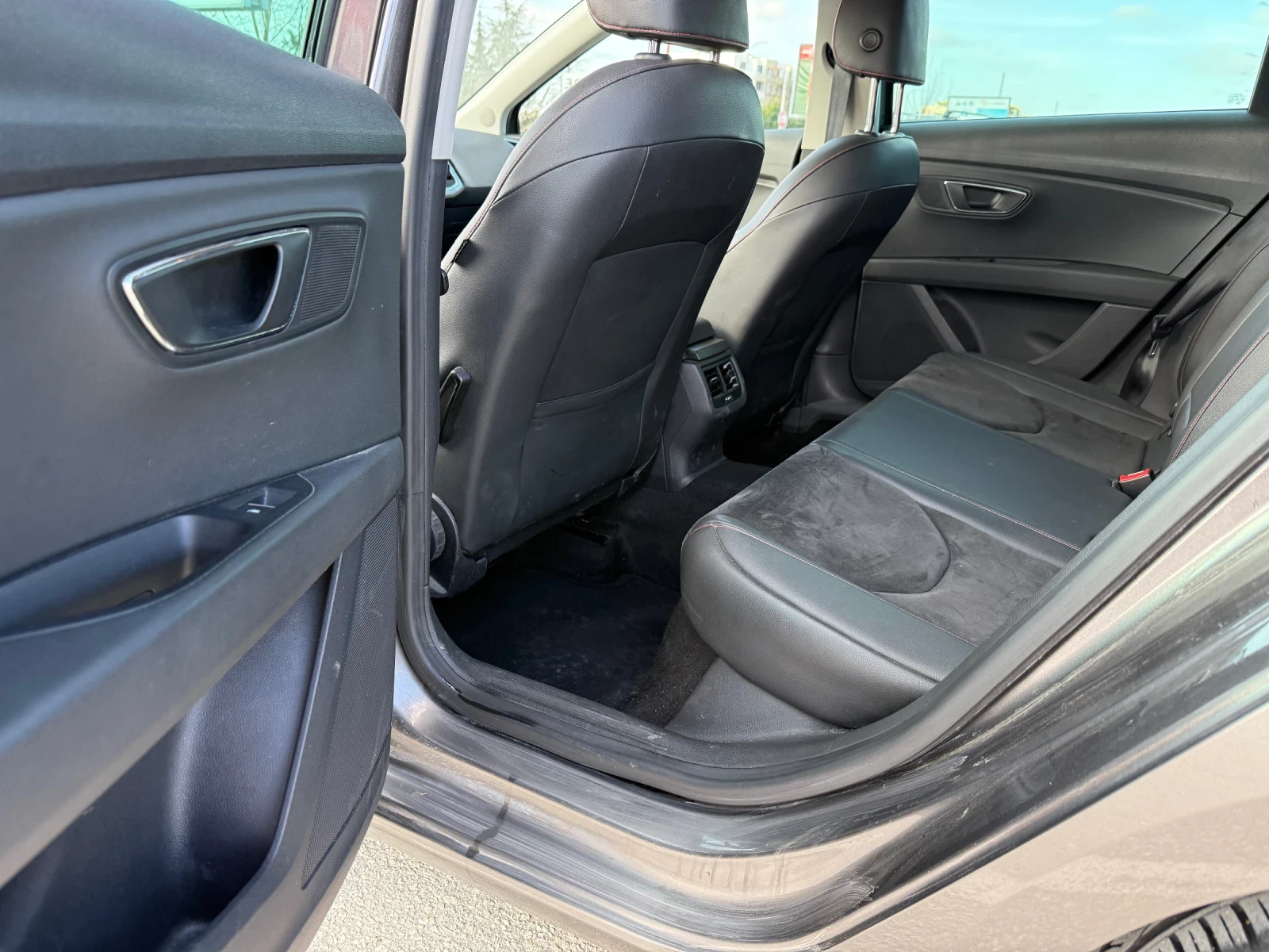 Seat Leon FR 184 CV / DSG 6 скорости, снимка 9 - Автомобили и джипове - 54128623