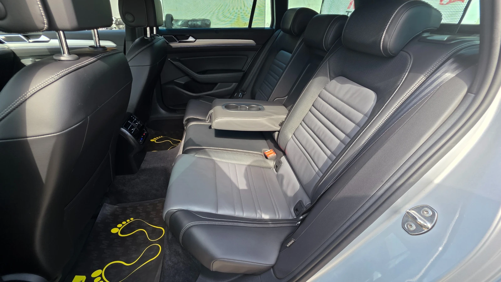 VW Passat 2.0TDI/R-LINE/190к.с./Швейцария, снимка 11 - Автомобили и джипове - 54915791