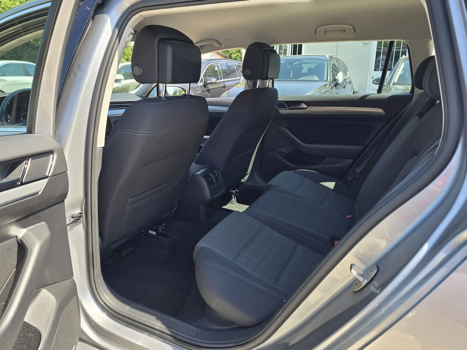 VW Passat 2.0TDI 150к.с Business DSG, снимка 11 - Автомобили и джипове - 55300052