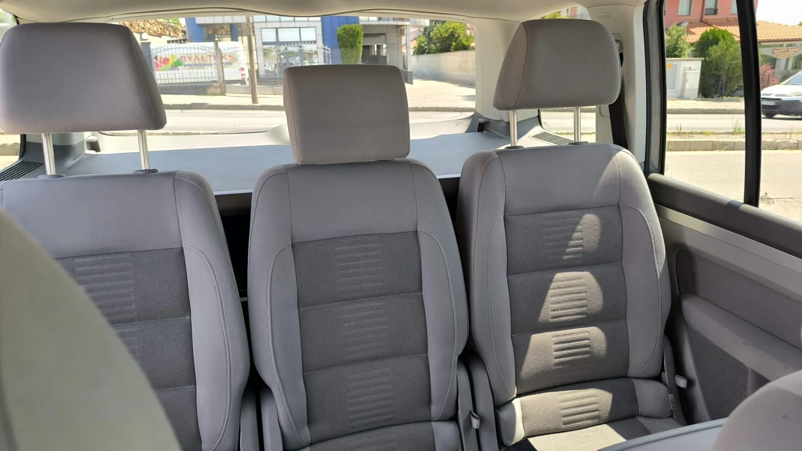 VW Touran 2.0TDi, снимка 3 - Автомобили и джипове - 55615535