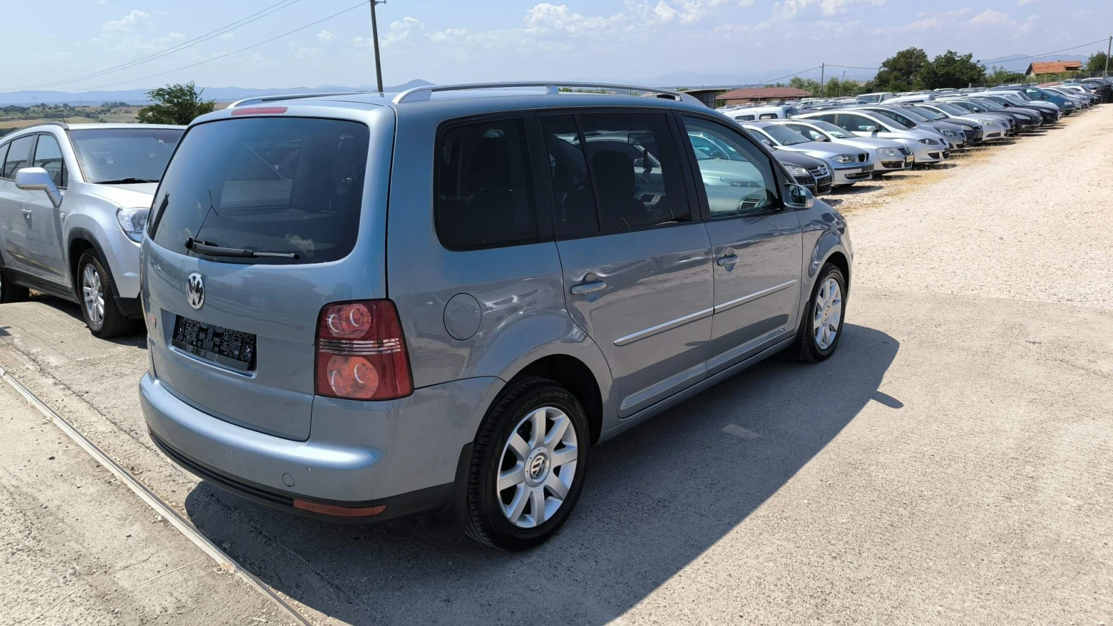VW Touran 2.0TDi, снимка 8 - Автомобили и джипове - 55615535