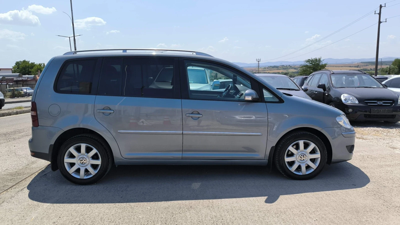 VW Touran 2.0TDi, снимка 4 - Автомобили и джипове - 55615535