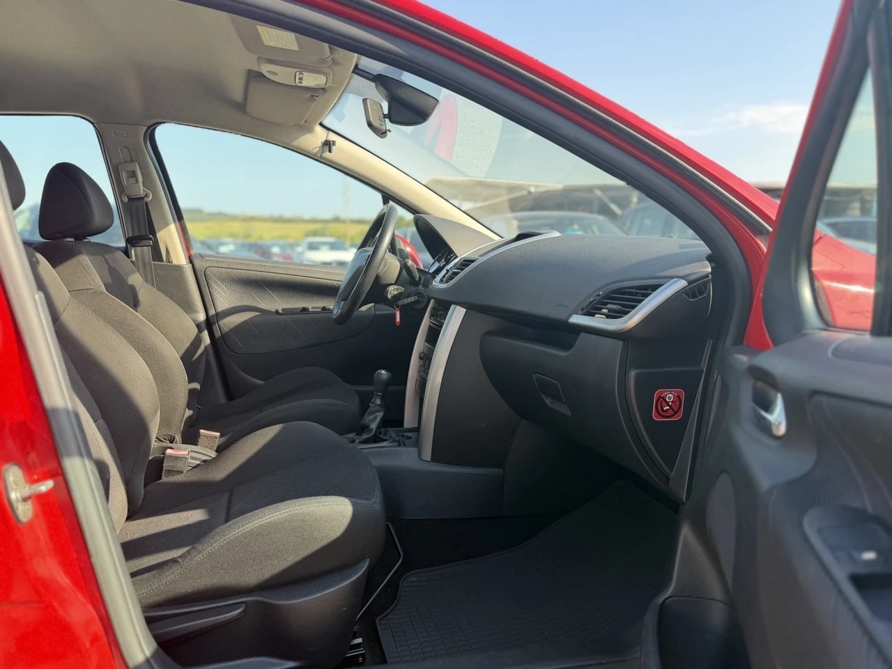 Peugeot 207 1.4i FACELIFT, снимка 14 - Автомобили и джипове - 55817029