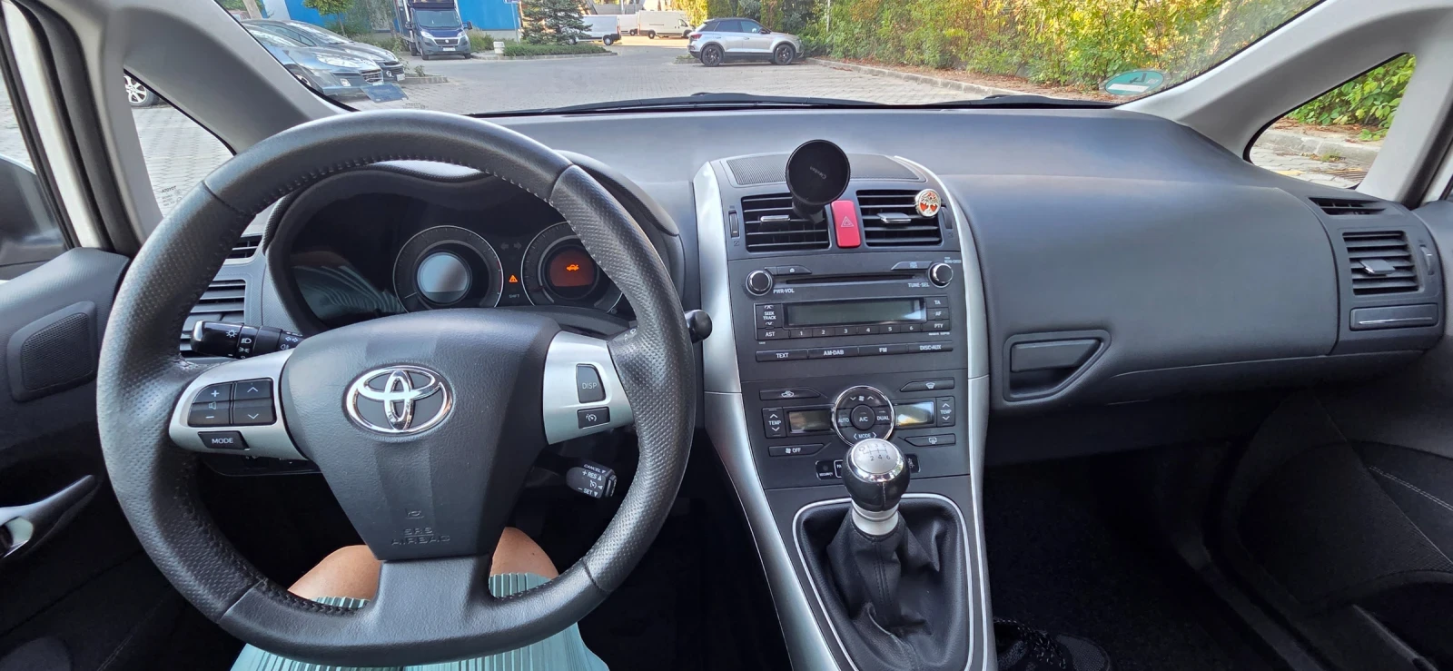 Toyota Auris, снимка 5 - Автомобили и джипове - 56056292