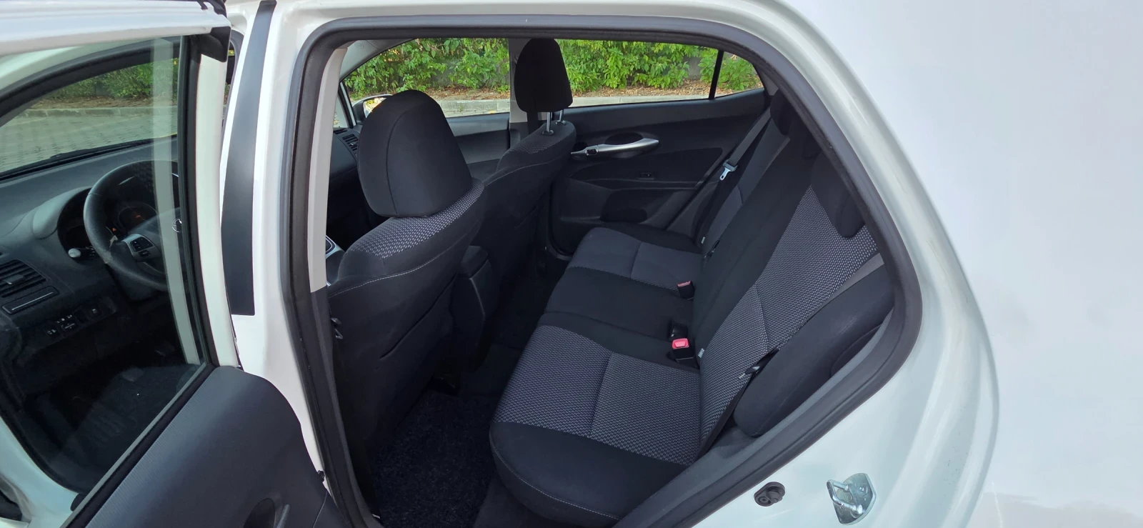 Toyota Auris, снимка 7 - Автомобили и джипове - 56056292