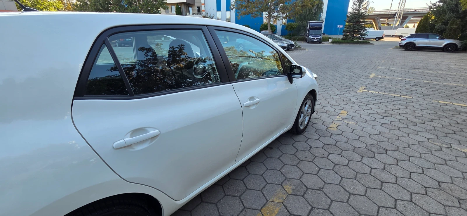 Toyota Auris, снимка 8 - Автомобили и джипове - 56056292