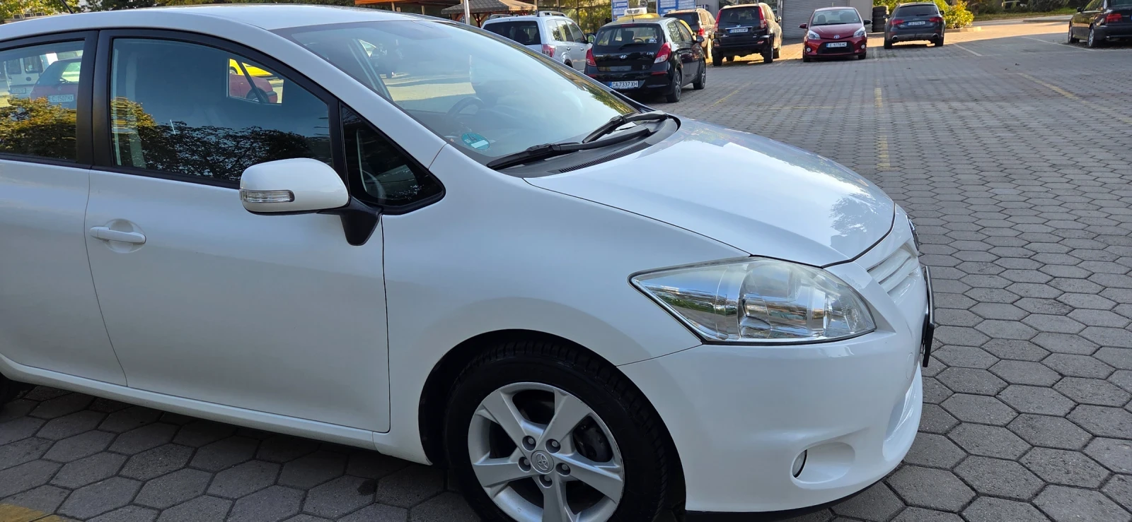 Toyota Auris, снимка 13 - Автомобили и джипове - 56056292