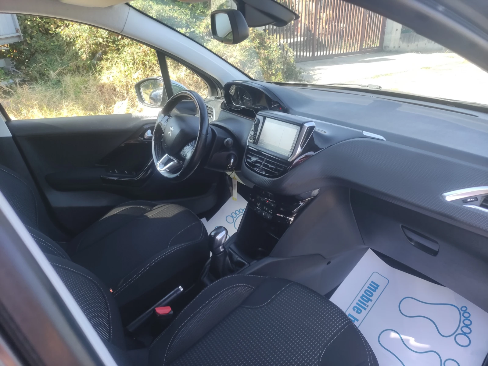 Peugeot 208 1.6hdi като нов  евро6 фул екстри фул, снимка 9 - Автомобили и джипове - 56250203