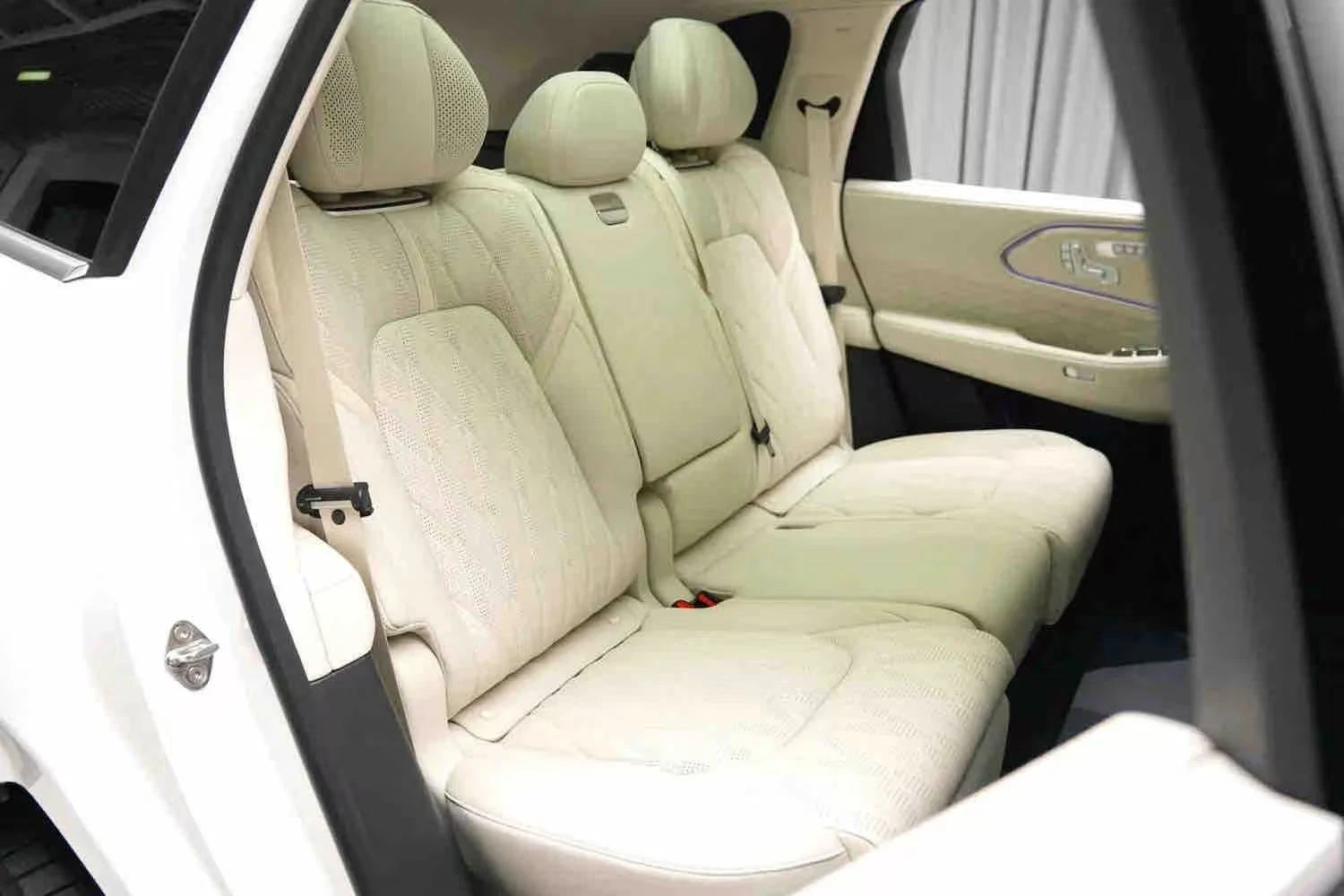 Zeekr 9X 8X ULTRA+ | 70 kWh | 898 �.�. | AWD 4X4 | FULL | Mobile.bg � ����������� 4