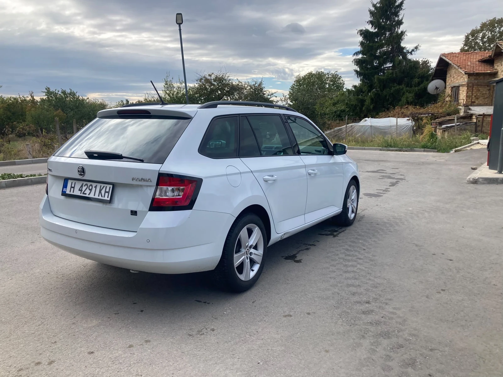 Skoda Fabia, снимка 5 - Автомобили и джипове - 56601506