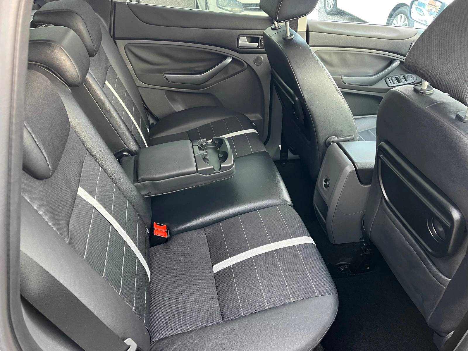 Ford Kuga 2.0TDCI 4x4 TITANIUM - изображение 8