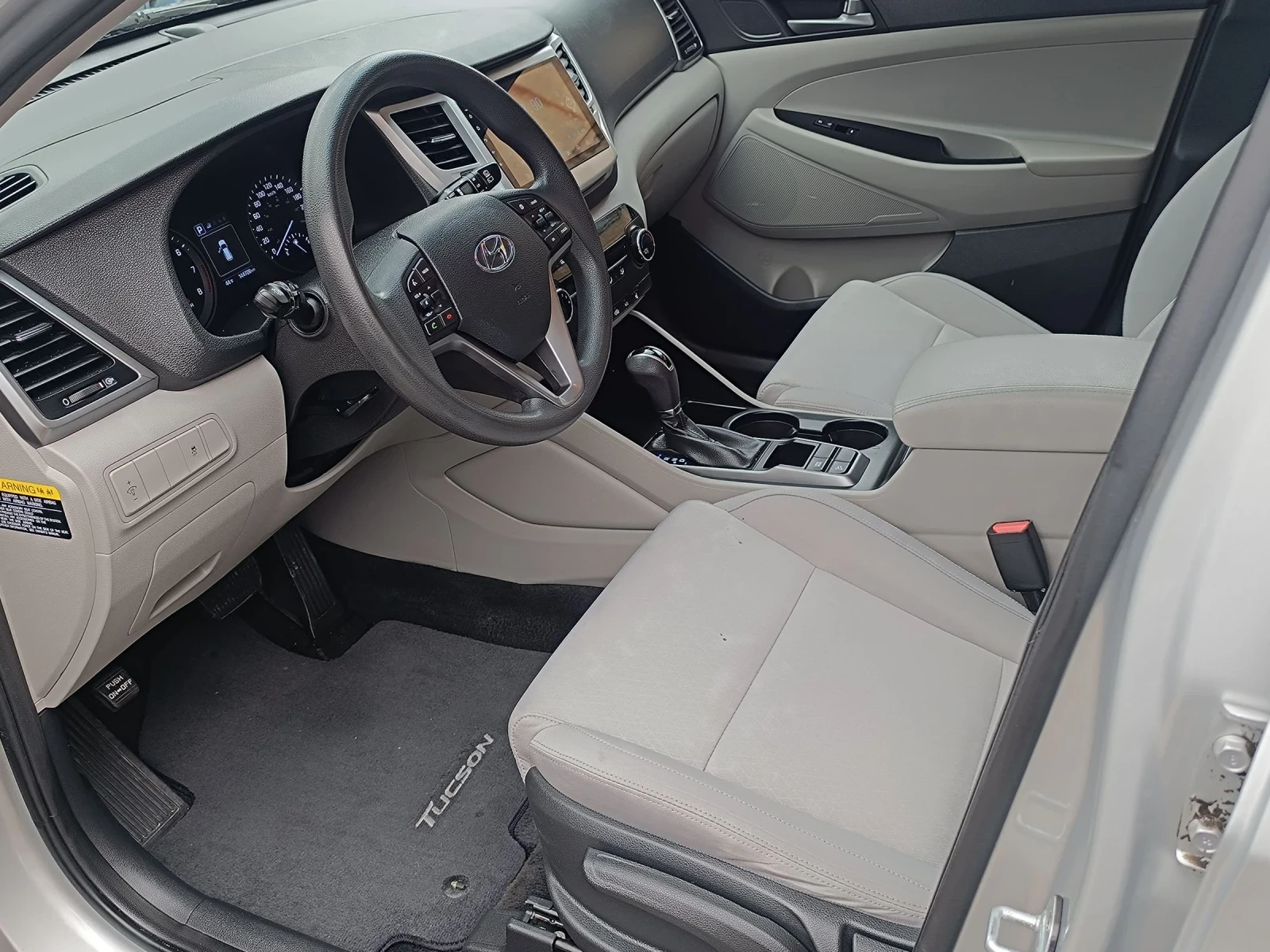 Hyundai Tucson 2.0 GDi Automatic , снимка 15 - Автомобили и джипове - 53975811