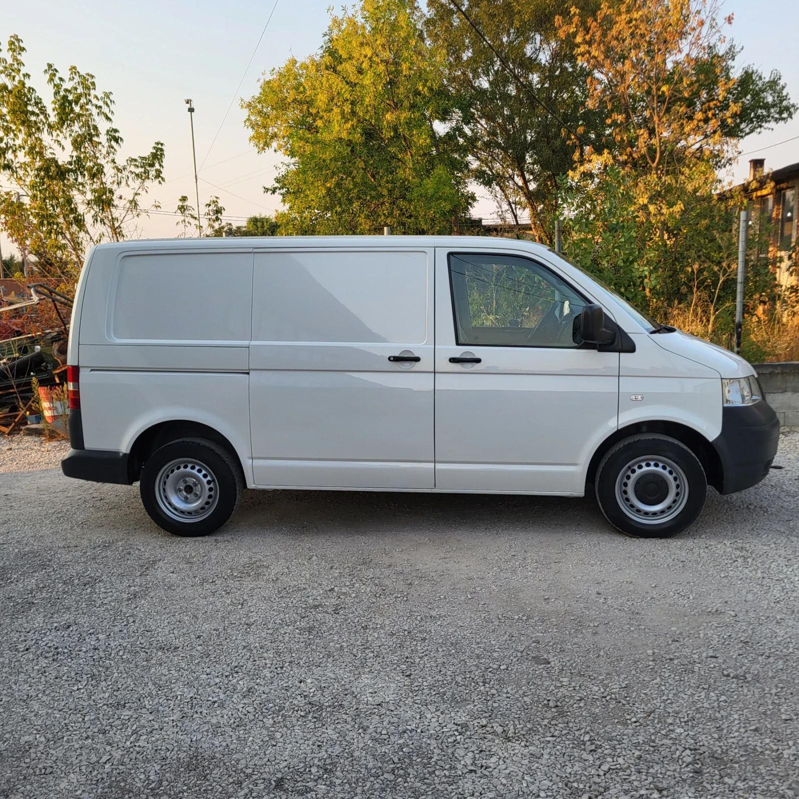 VW T5 1.9 TDi, снимка 2 - Бусове и автобуси - 56459755