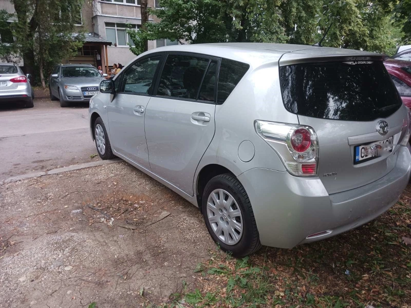 Toyota Verso, снимка 4 - Автомобили и джипове - 48343449