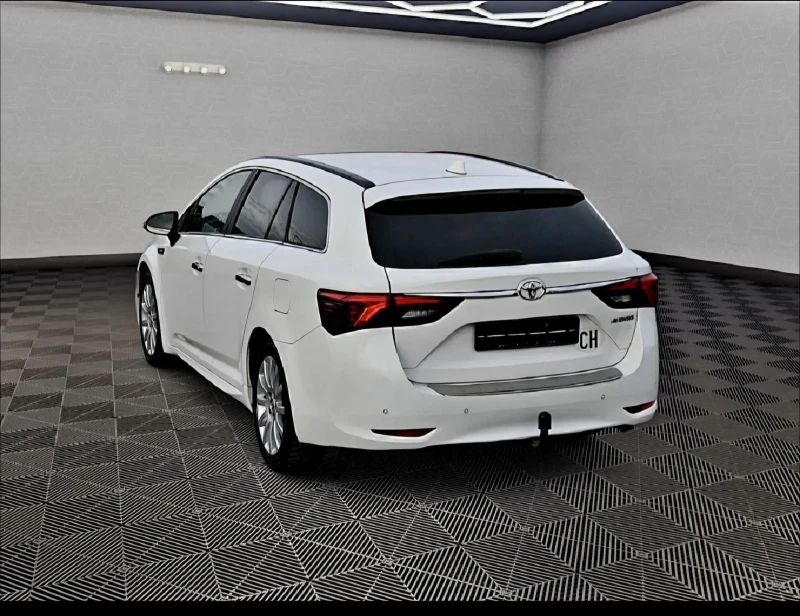 Toyota Avensis 2.0ШВЕЙЦАРИЯ-/КОЖА/НАВИ/LANE ASSIST/КАМЕРА, снимка 4 - Автомобили и джипове - 52755444