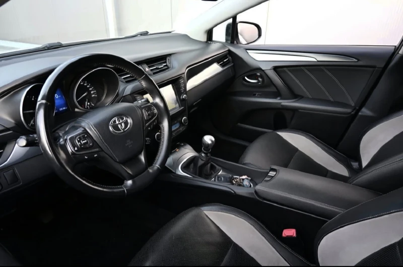Toyota Avensis 2.0ШВЕЙЦАРИЯ-/КОЖА/НАВИ/LANE ASSIST/КАМЕРА, снимка 5 - Автомобили и джипове - 52755444