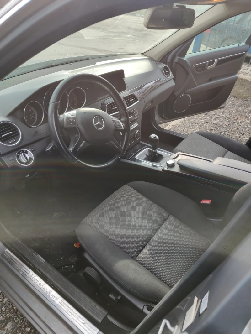 Mercedes-Benz C 220, снимка 3 - Автомобили и джипове - 53489115