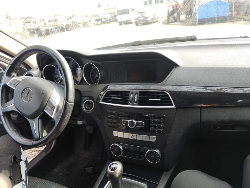 Mercedes-Benz C 220, снимка 2 - Автомобили и джипове - 53489115
